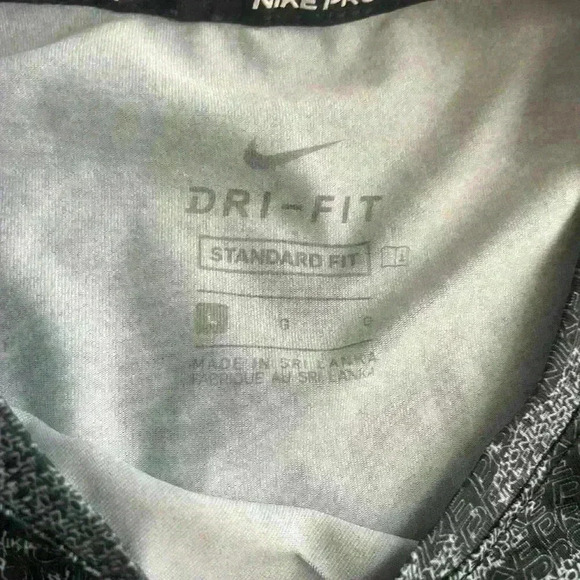 Nike dry fit athletic  top - Picture 3 of 3